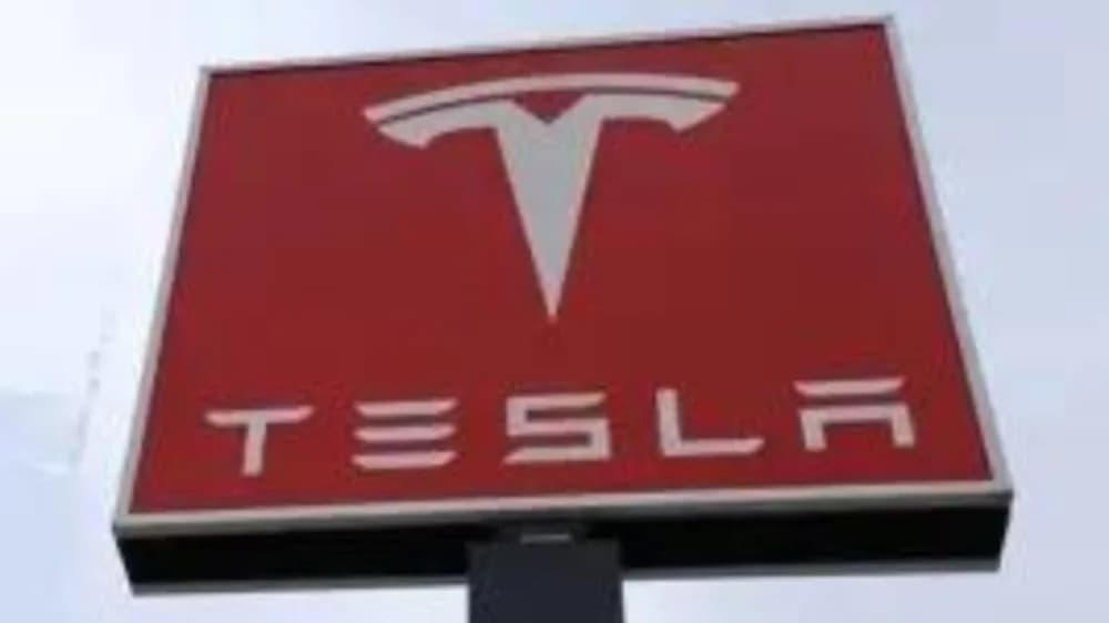 Tesla Senior VP sells 82% shares, CEO Elon Musk says ‘If they don’t….they will be…’